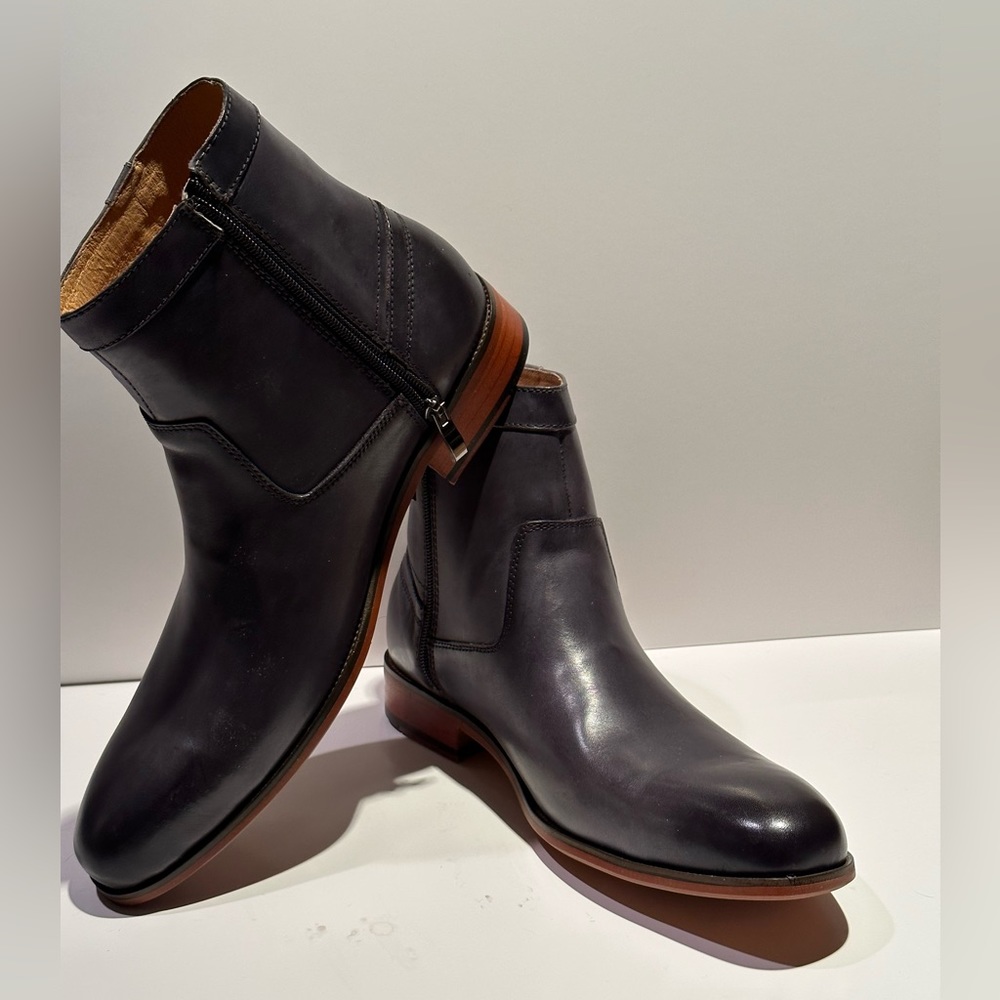 Gino Vitale men dress boots, size 10, excellent condition.